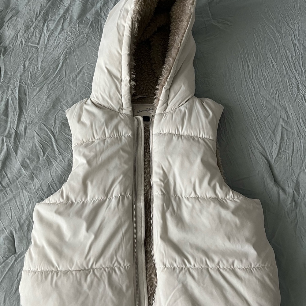 Universal Thread Cream Puffer Vest